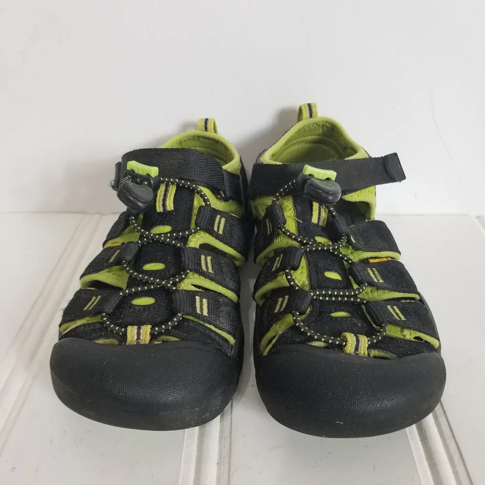KEEN Newport H2 Sandals Boys 2 Waterproof Sport Hiking Closed Toe Black Lime